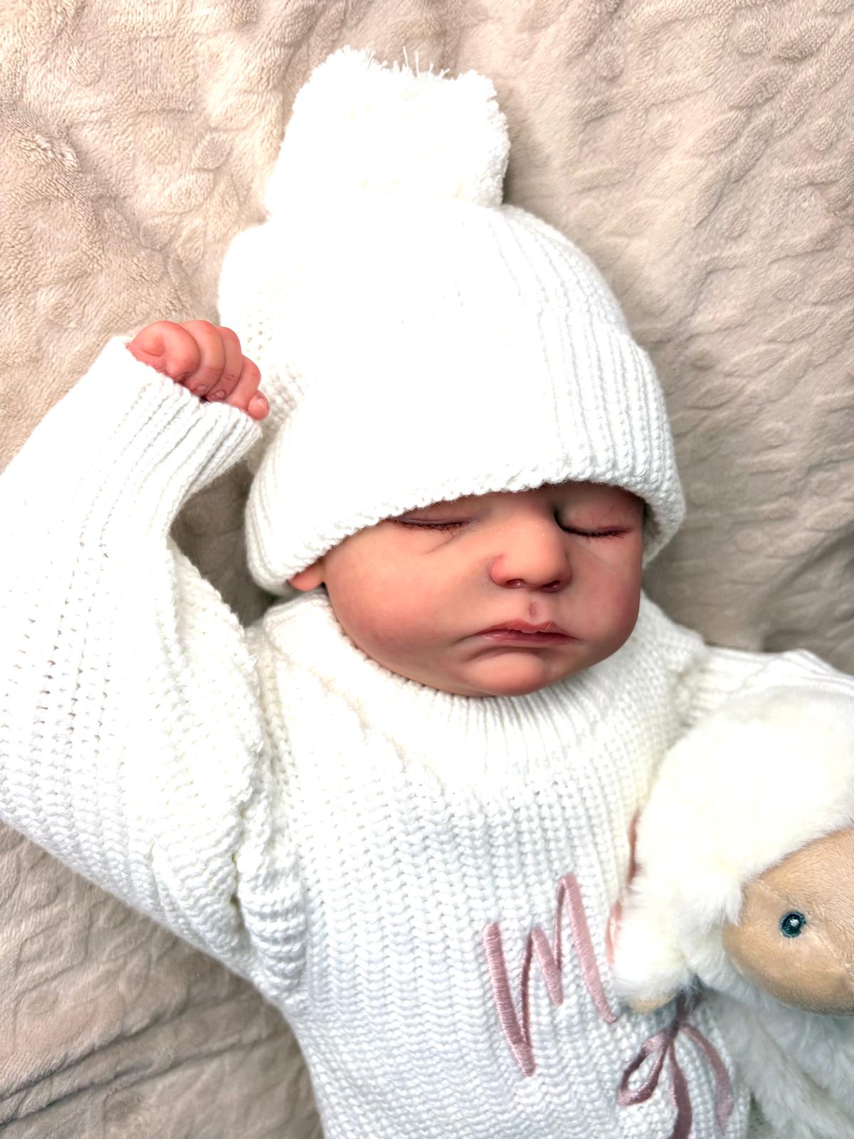 newborn-white-hat