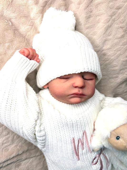 newborn-white-hat